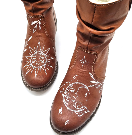 Tätowierte Frauen Stiefletten Sonne/Mond auf Anfrage