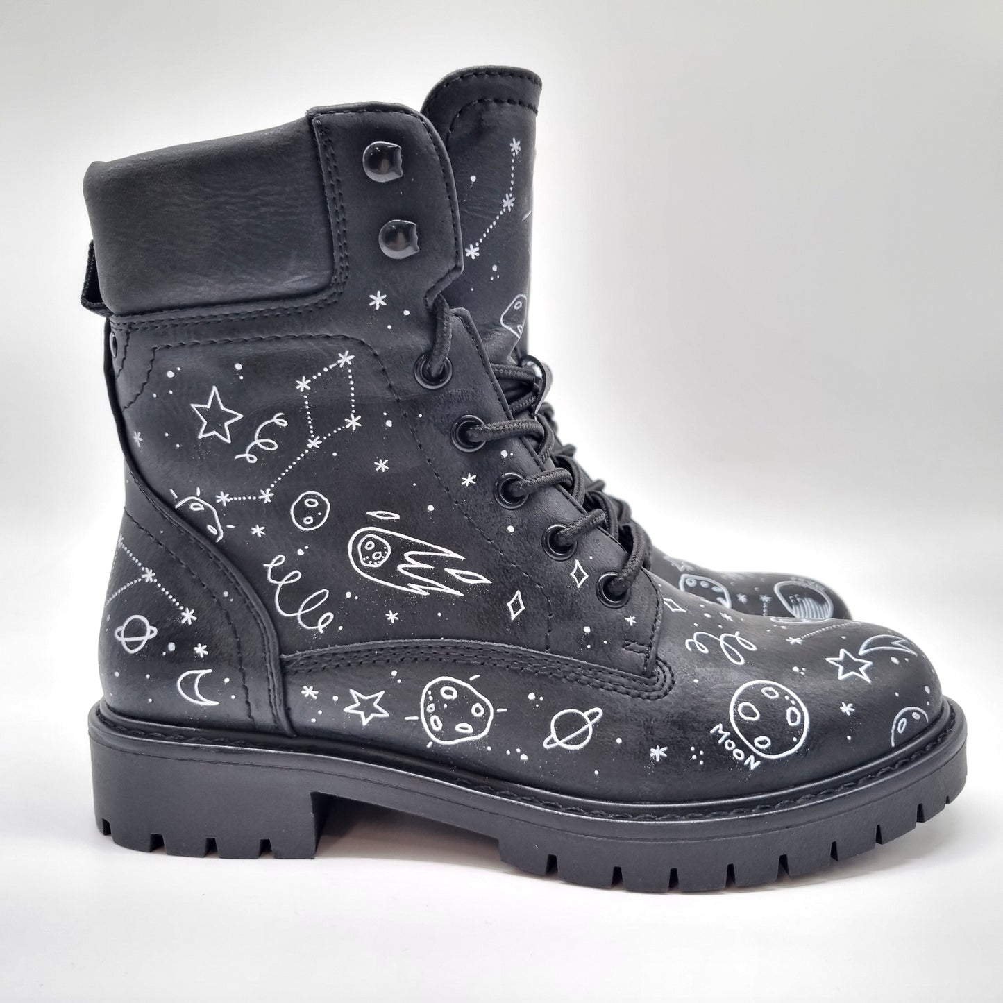 Tätowierte Frauen Stiefletten SPACE auf Anfrage