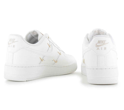 Nike Air Force 1 Low 07 LX - Gold Swooshes - Damen Sneakers Schuhe Weiß FV3654-111